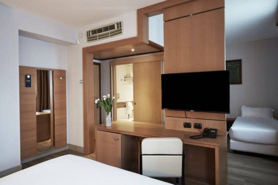 Belstay Roma Aurelia hotel bedroom