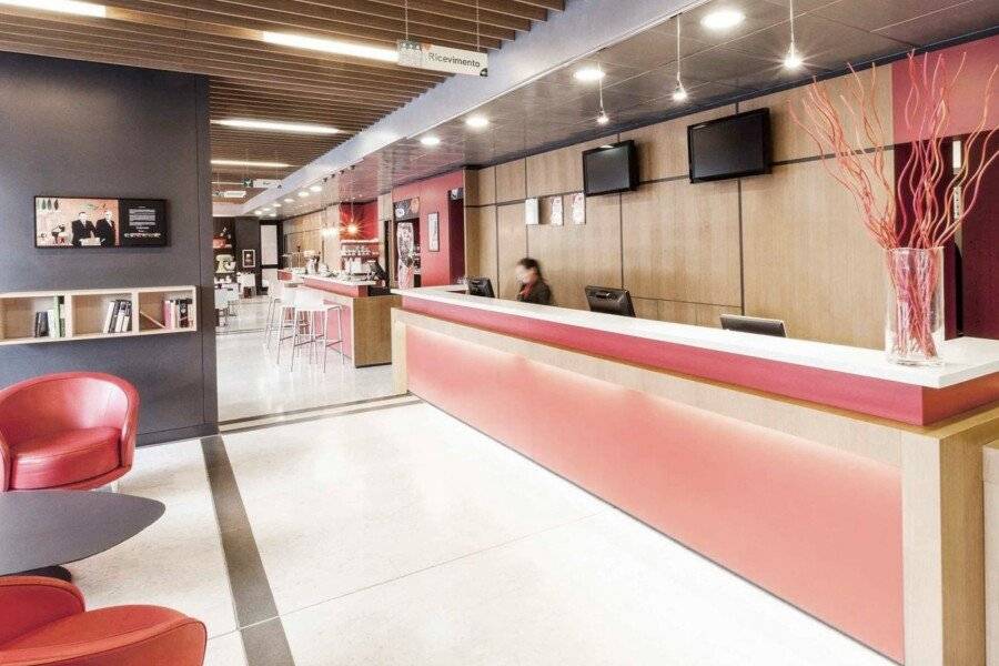 Ibis Roma Fiera lobby,front desk,