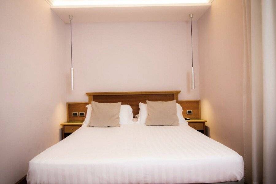 Hotel Giolli Nazionale hotel bedroom