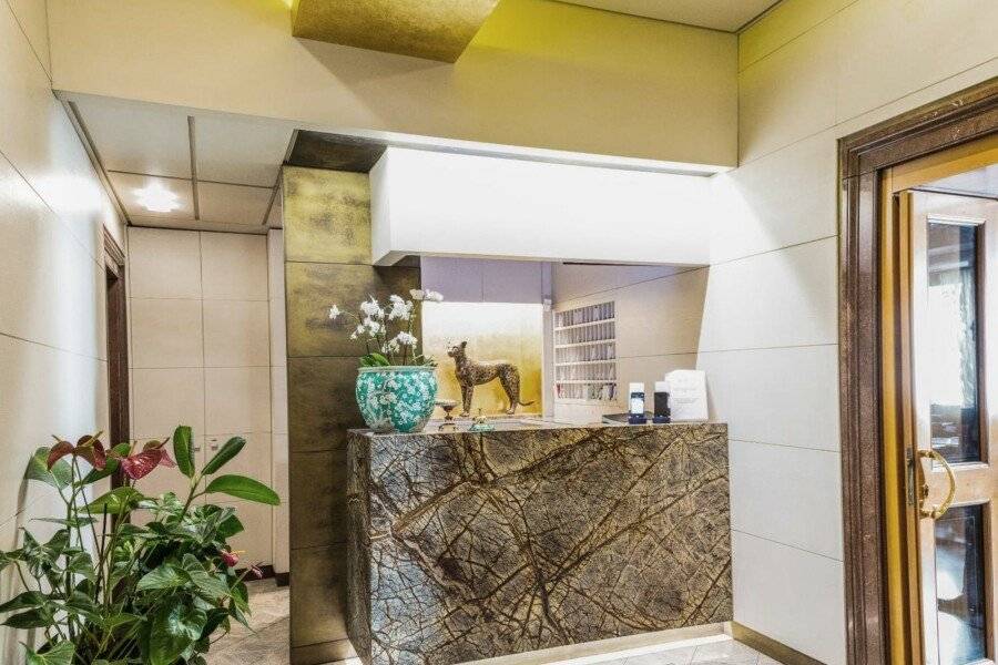 Hotel Giolli Nazionale lobby,front desk,