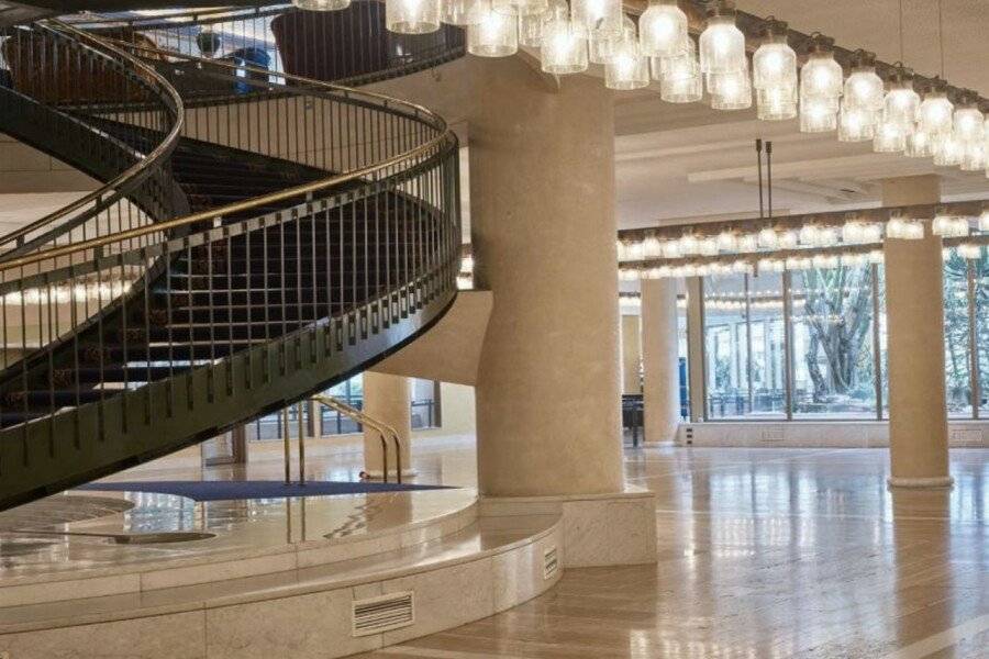 Rome Cavalieri, A Waldorf Astoria Hotel lobby