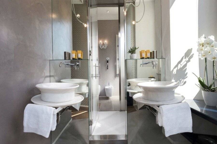 Hotel Palazzo Manfredi – Small Luxury Hotels of the World bathtub