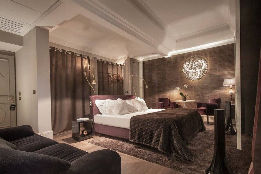 Hotel Palazzo Manfredi – Small Luxury Hotels of the World hotel bedroom