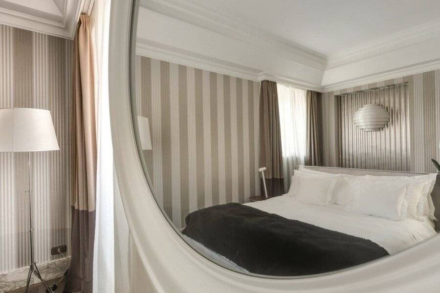 Hotel Palazzo Manfredi – Small Luxury Hotels of the World hotel bedroom