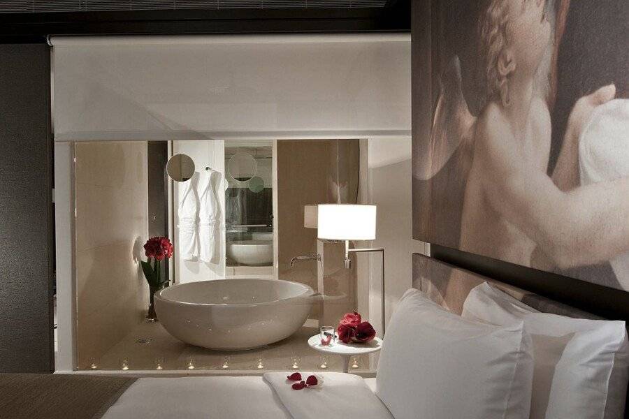 Villa Agrippina Gran Meliá – The Leading Hotels of the World hotel bedroom,bathtub