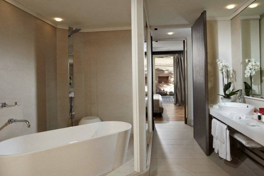 Villa Agrippina Gran Meliá – The Leading Hotels of the World bathtub,hotel bedroom