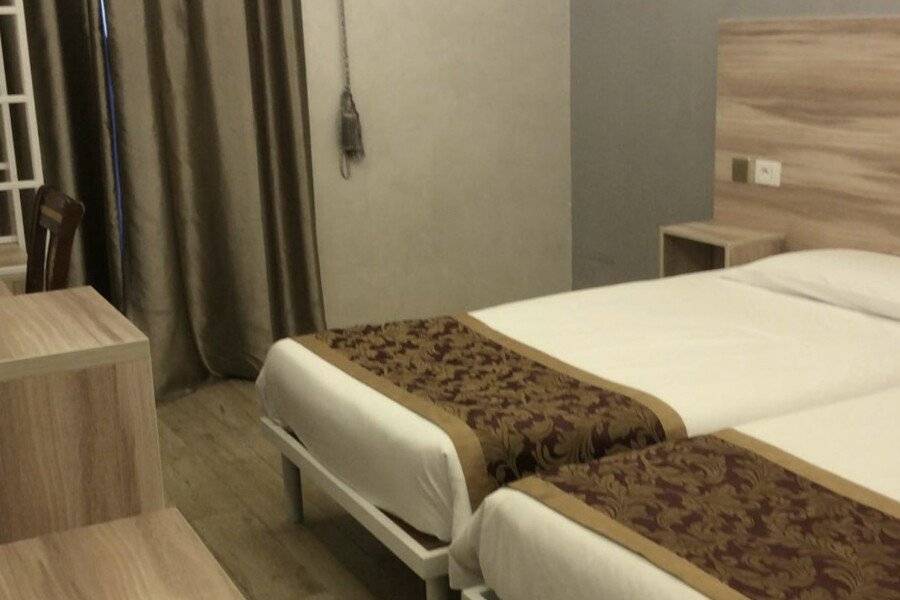 Hotel Rome Love- close to Roma Termini hotel bedroom