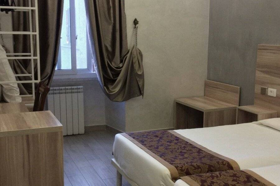 Hotel Rome Love- close to Roma Termini hotel bedroom