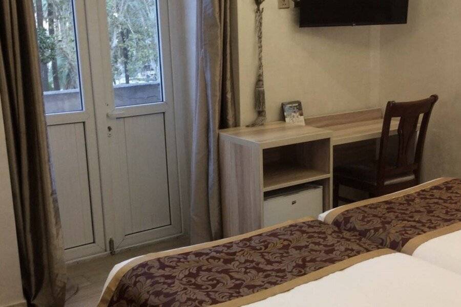 Hotel Rome Love- close to Roma Termini hotel bedroom