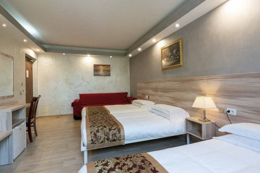 Hotel Rome Love- close to Roma Termini hotel bedroom