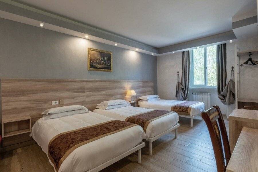 Hotel Rome Love- close to Roma Termini hotel bedroom