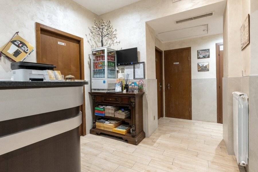 Hotel Rome Love- close to Roma Termini lobby,front desk,