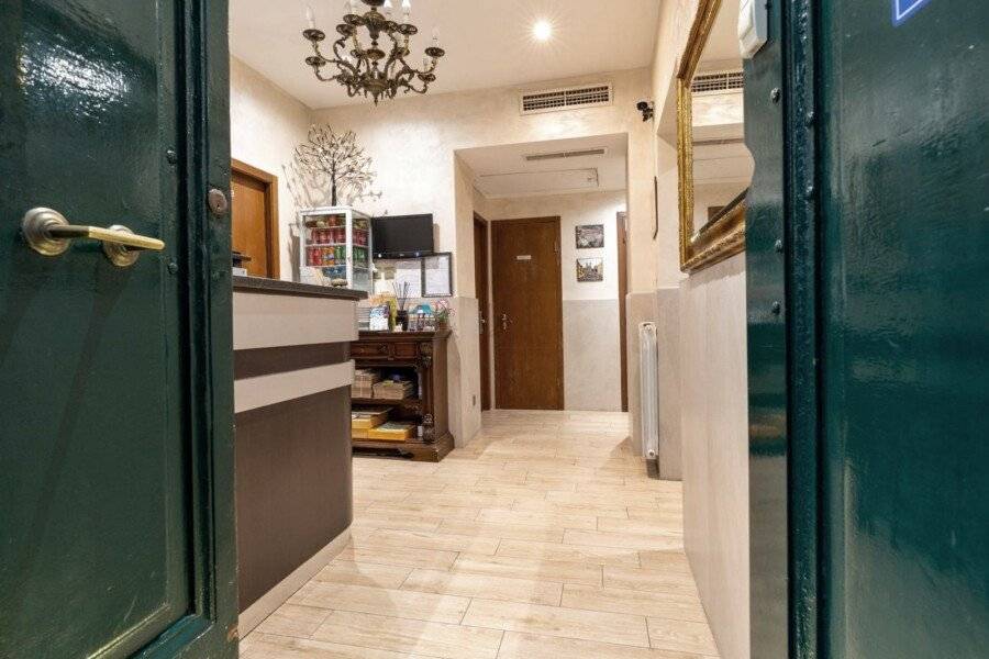 Hotel Rome Love- close to Roma Termini lobby,front desk,