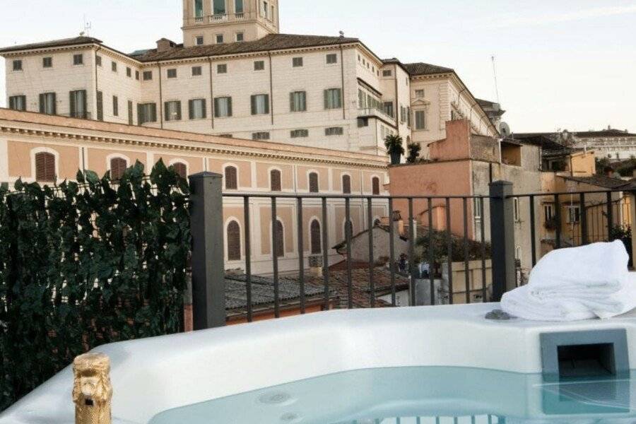 Trevi Palace Luxury Inn jacuzzi,ocean view