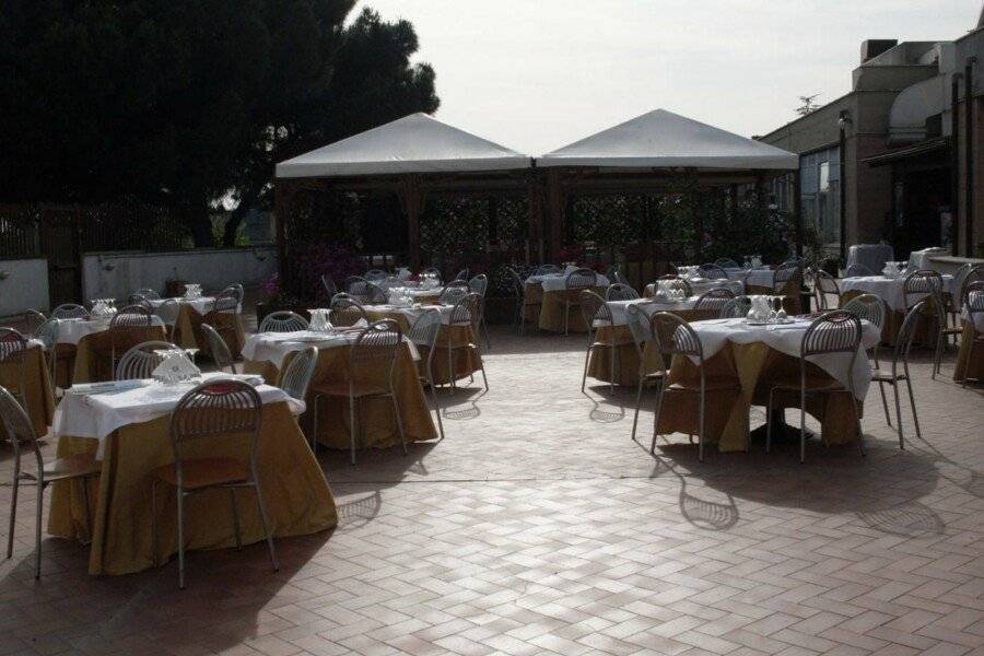 Villa Eur Parco Dei Pini restaurant,garden