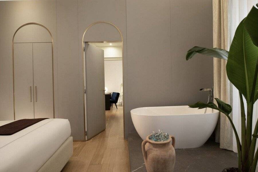 Elizabeth Unique Hotel | a Member of Design Hotels™ hotel bedroom,bathtub