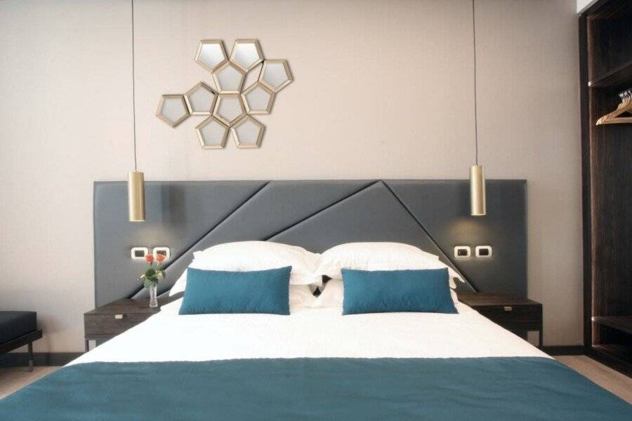 The Hive Hotel hotel bedroom