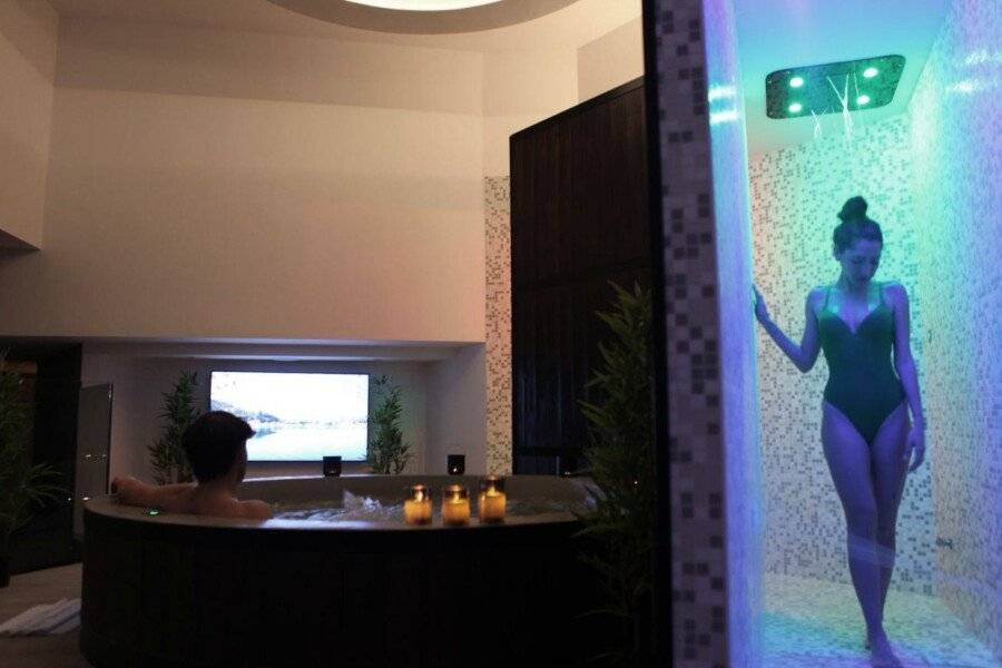 The Hive Hotel spa,jacuzzi