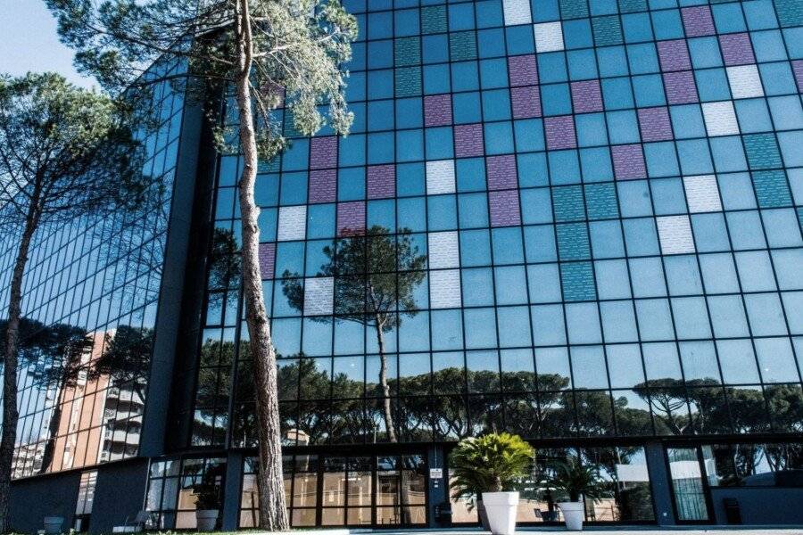 Mercure Roma Cinecitta facade