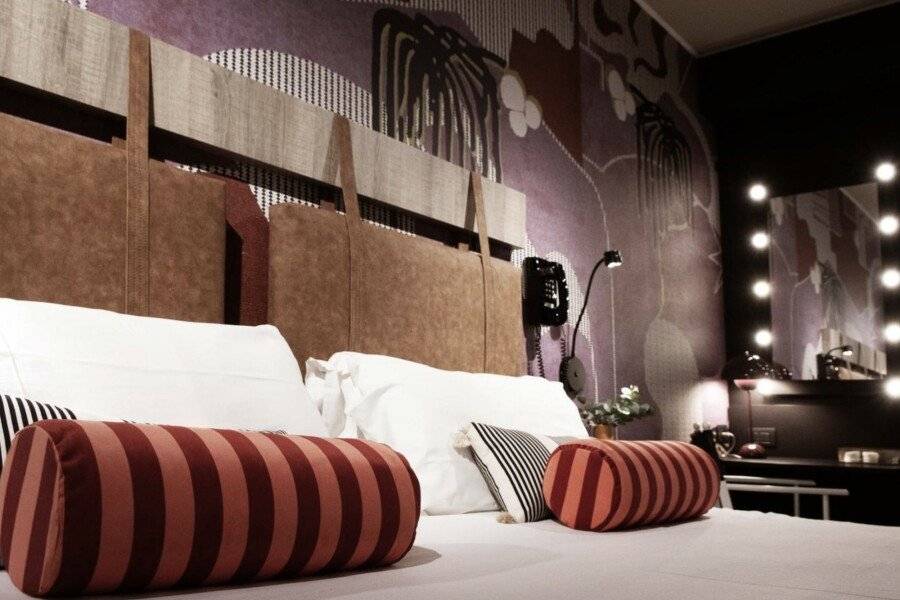 Mercure Roma Cinecitta hotel bedroom