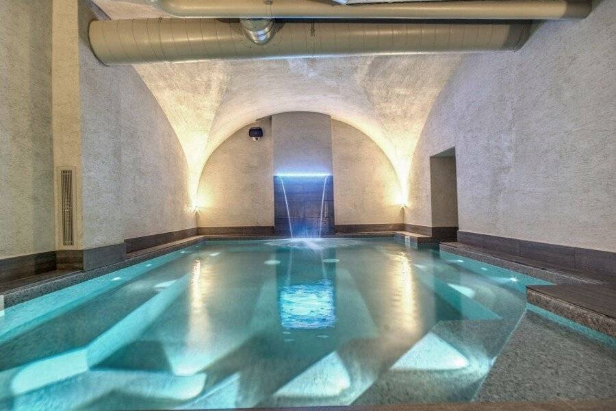 Hotel 77 Seventy-Seven - Maison D'Art Collection spa, indoor pool