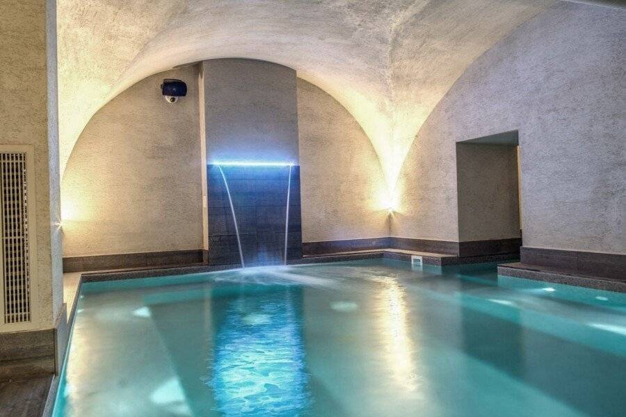 Hotel 77 Seventy-Seven - Maison D'Art Collection spa, indoor pool