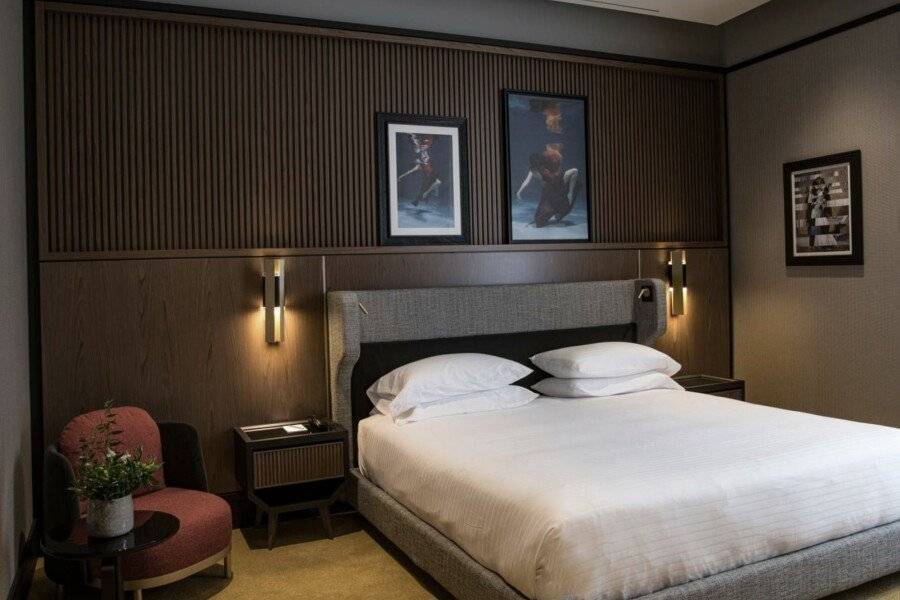 Umiltà 36 hotel bedroom