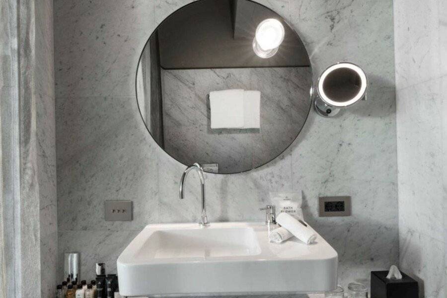 Radisson Collection Hotel, Roma Antica bathtub