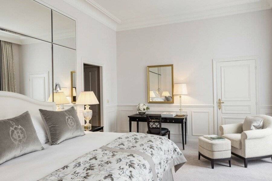 InterContinental Le Grand, an IHG Hotel hotel bedroom