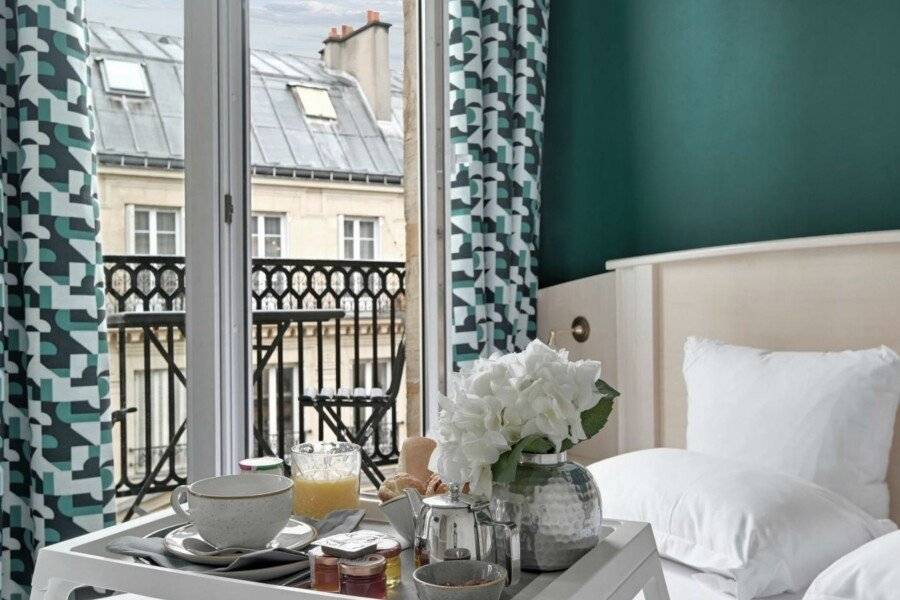 Hotel Elysees Opera hotel bedroom,balcony,breakfast