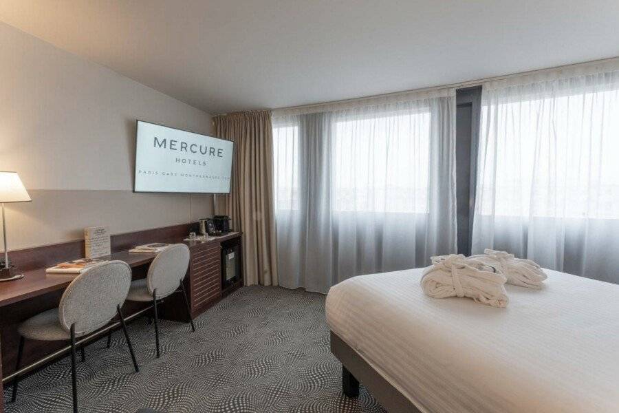 Mercure Gare Montparnasse TGV hotel bedroom