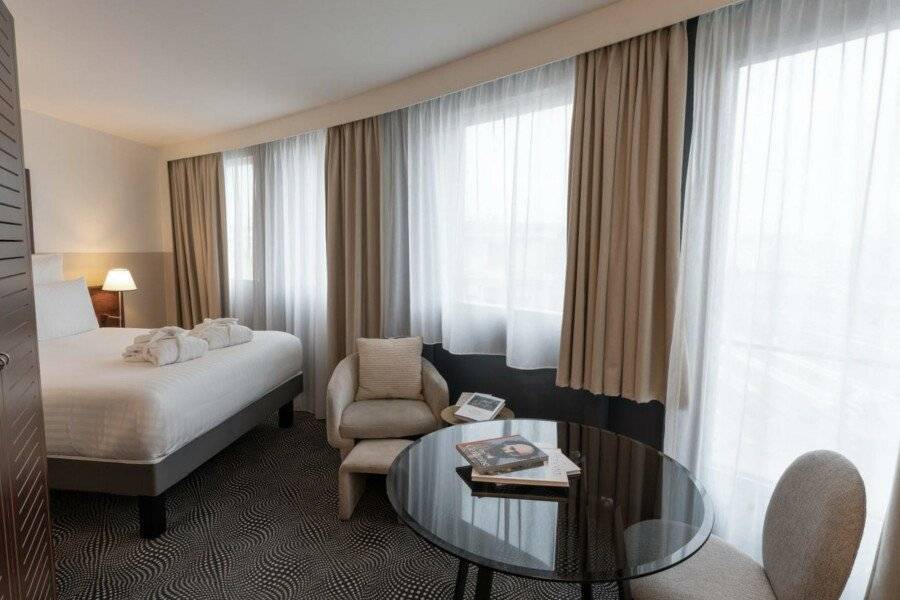 Mercure Gare Montparnasse TGV hotel bedroom