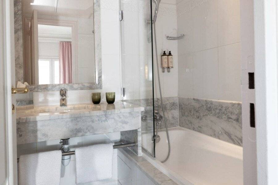 Hôtel Le Lavoisier bathtub