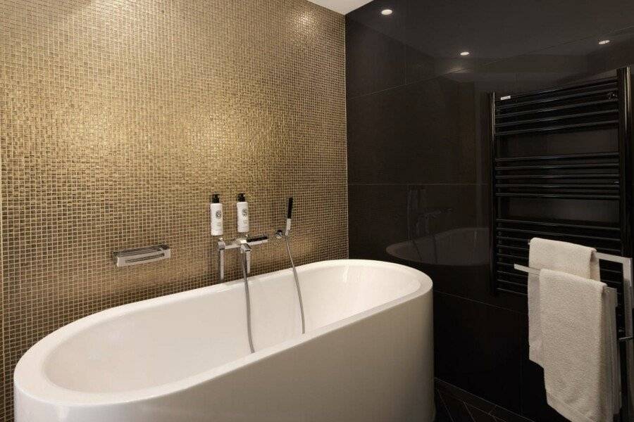 Hotel Opéra Richepanse bathtub,spa