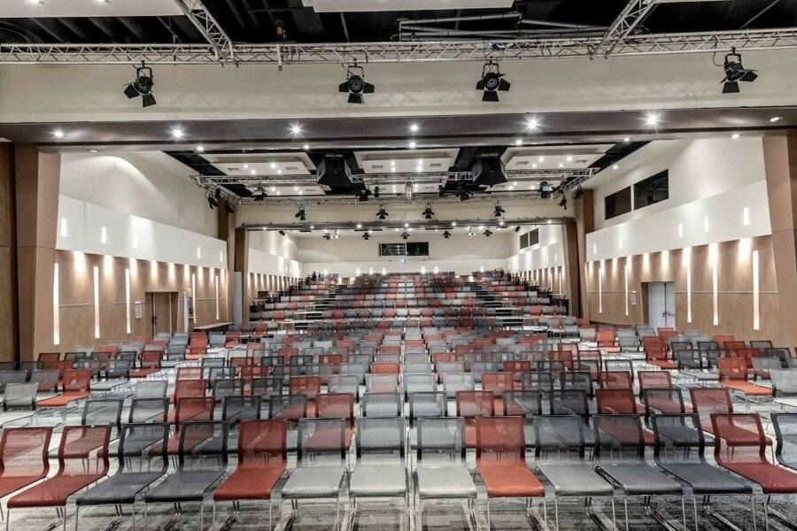 Novotel Centre Tour Eiffel conference room