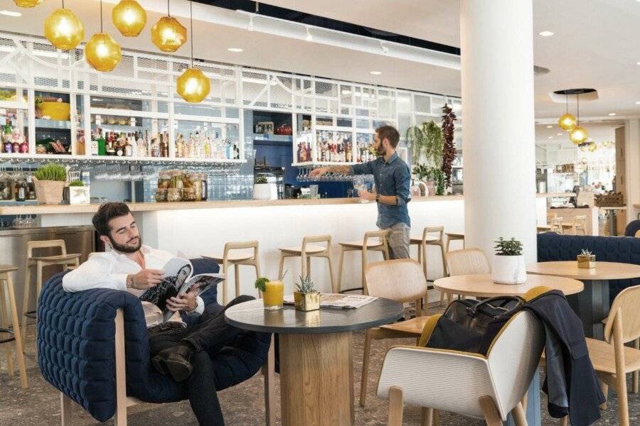 Novotel Centre Gare Montparnasse ,bar,lobby