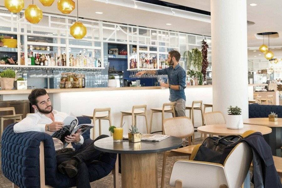 Novotel Centre Gare Montparnasse bar,lobby