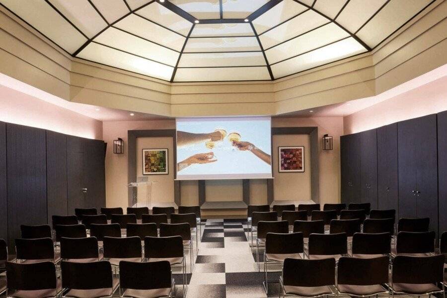 Sofitel Arc De Triomphe conference room,meeting room