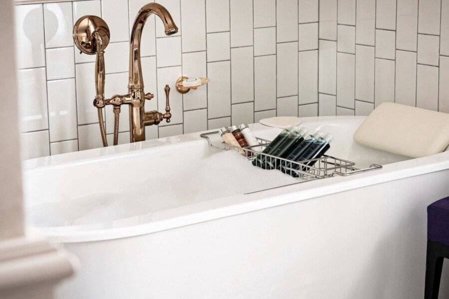 Sofitel Le Scribe Opera bathtub