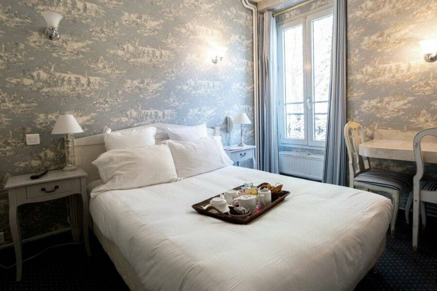 Regyn&#039;s Montmartre hotel bedroom