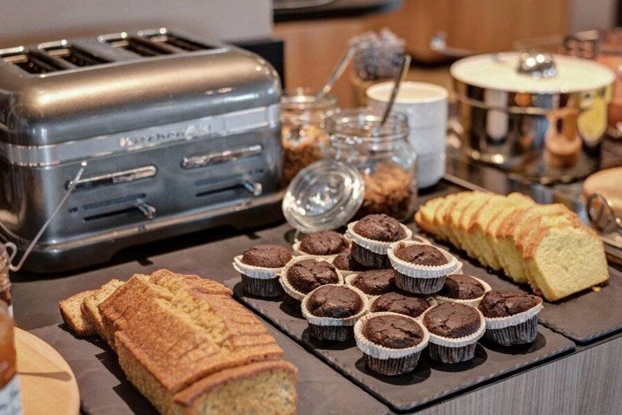 Novotel Paris 14 Porte d'Orléans breakfast,