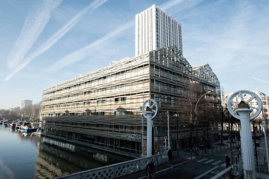 Holiday Inn Express-Canal De La Villette facade