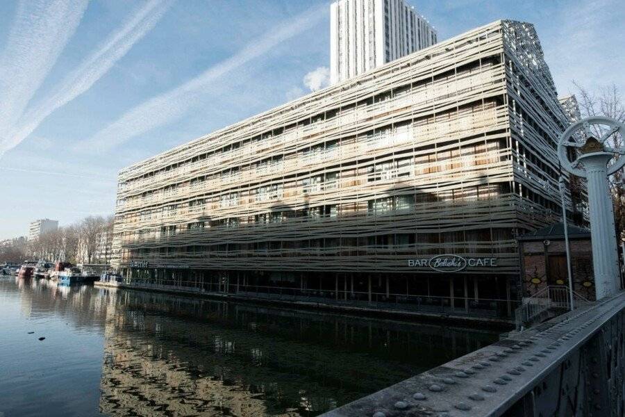 Holiday Inn Express-Canal De La Villette facade