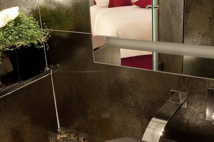 Secret de - Hotel & Spa bathtub