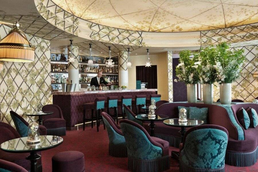 Hôtel Barrière Fouquet's Paris bar,lobby