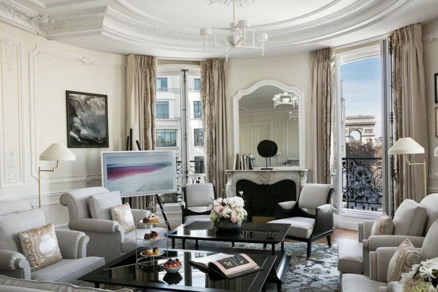 Hôtel Barrière Fouquet's Paris lounge,hotel bedroom