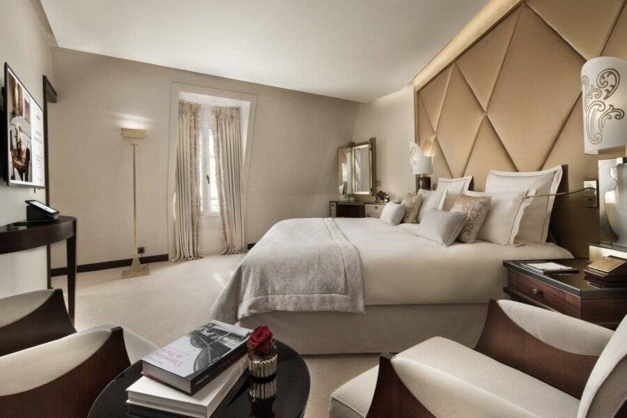 Hôtel Barrière Fouquet's Paris hotel bedroom