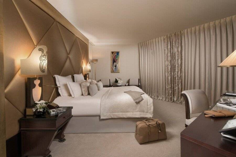 Hôtel Barrière Fouquet's Paris hotel bedroom