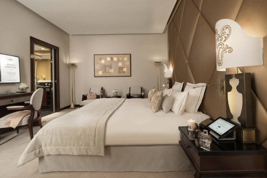 Hôtel Barrière Fouquet's Paris hotel bedroom