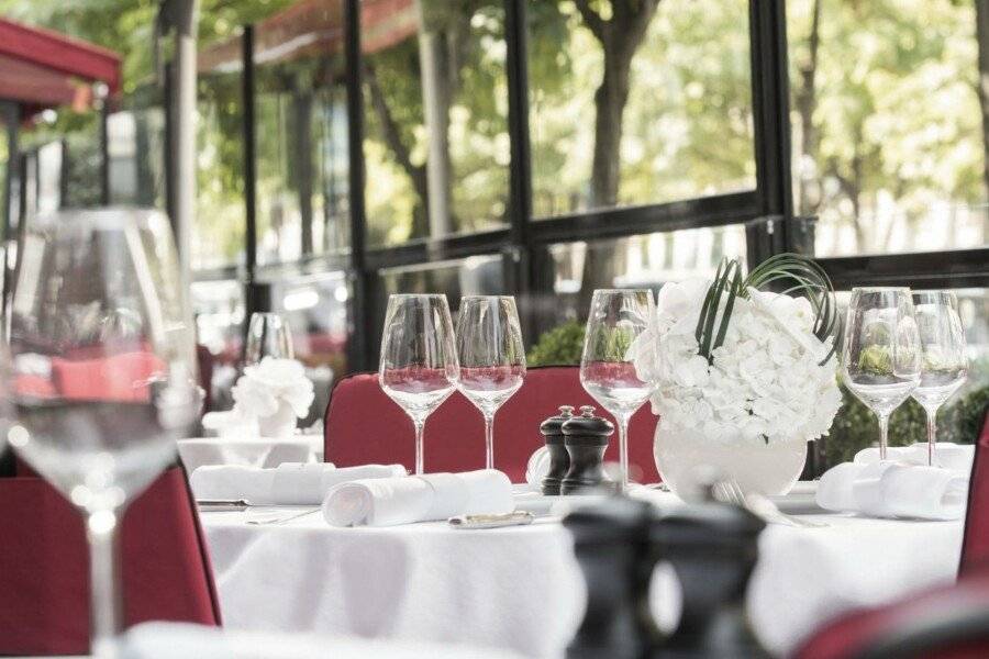 Hôtel Barrière Fouquet's Paris restaurant